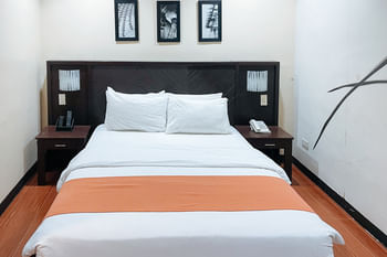 RedDoorz Plus @ Hotel Esse