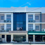 RedDoorz Plus @ Hotel Esse