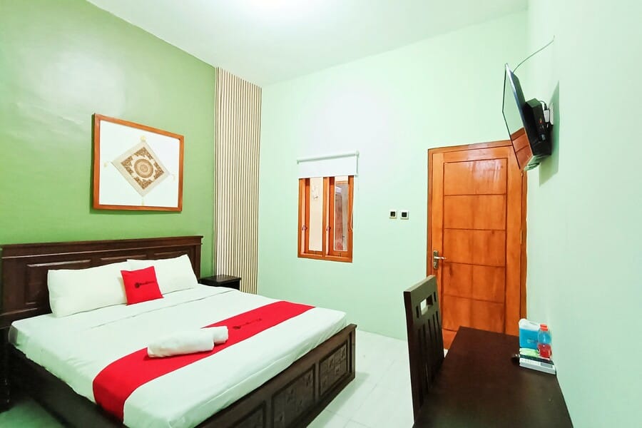 RedDoorz Syariah near Universitas 17 Agustus Banyuwangi