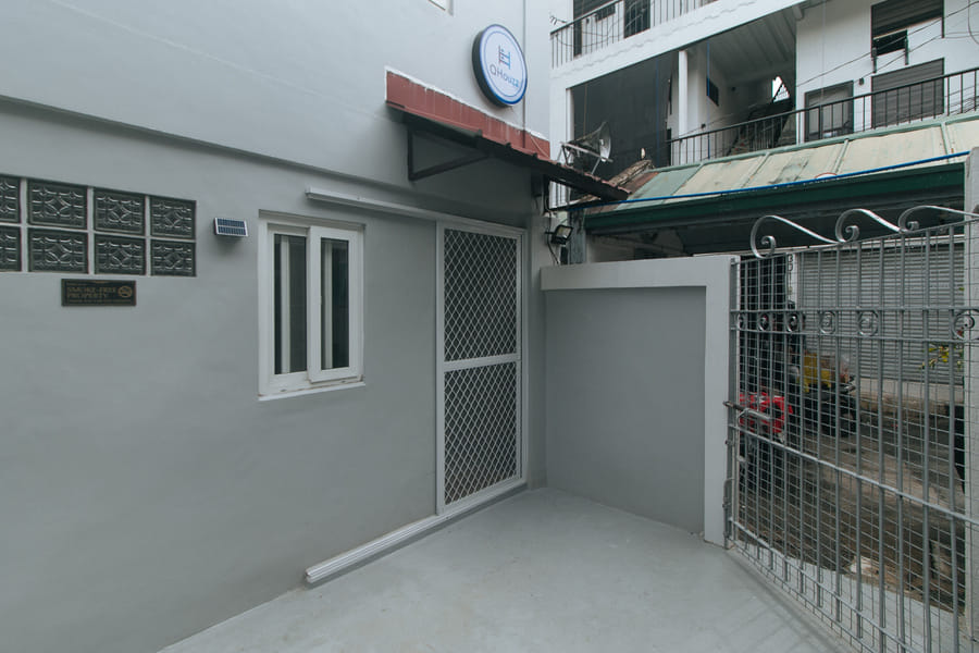 RedDoorz @ Qhouzz near PUP