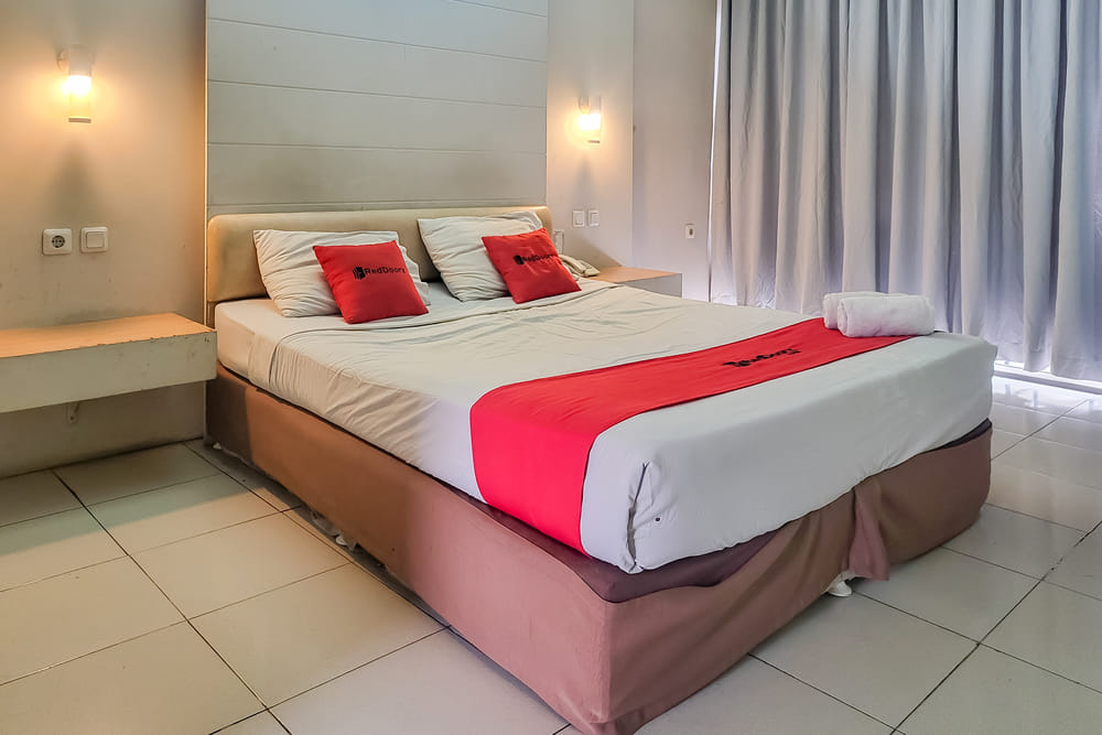 RedDoorz Deluxe Room