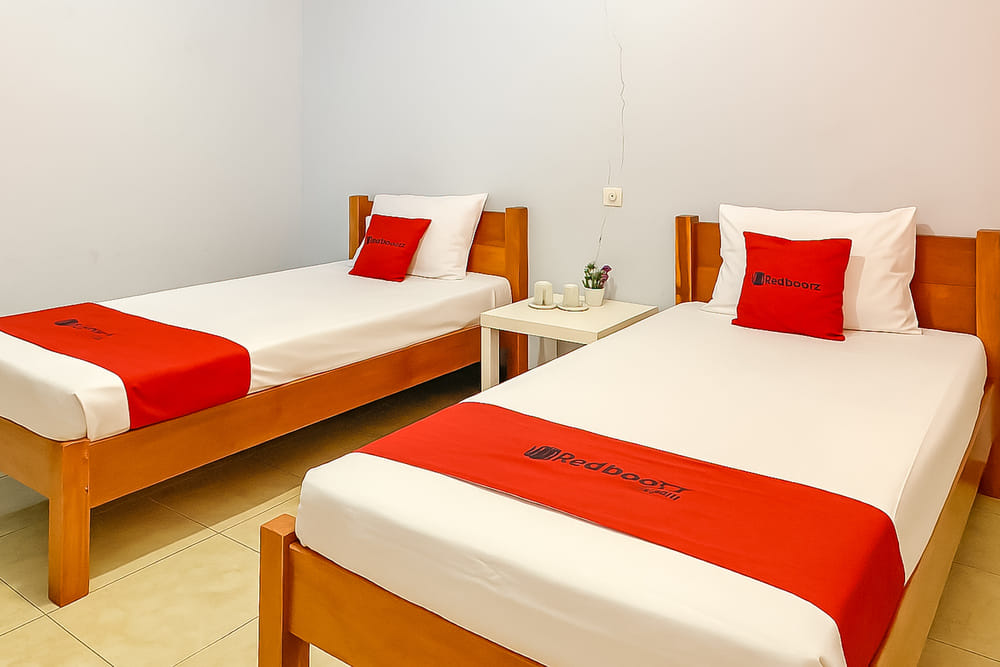 RedDoorz Twin Room without A/C