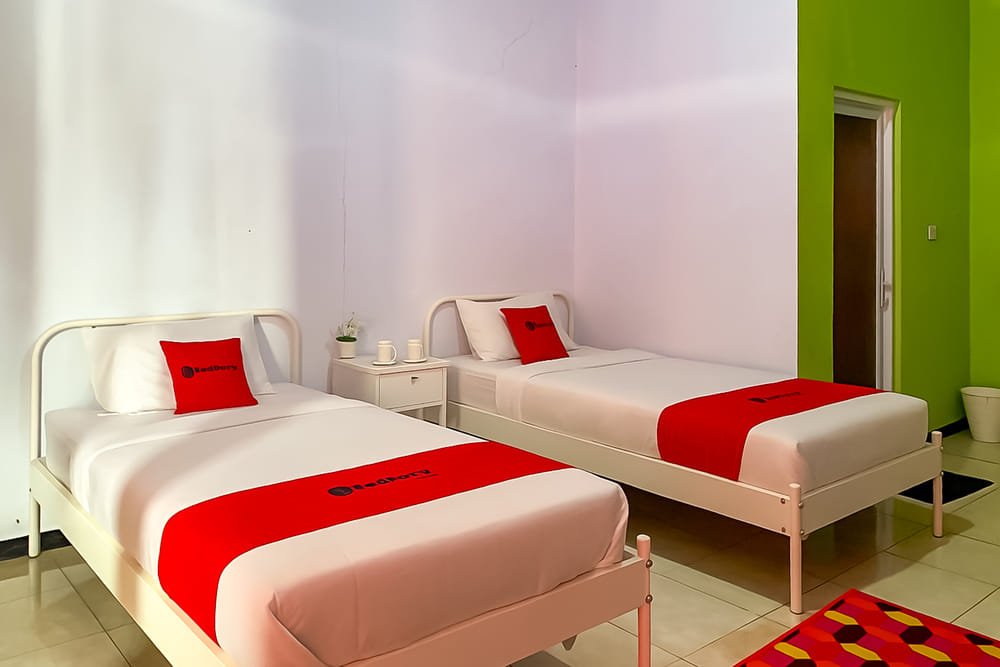 RedDoorz Family Room