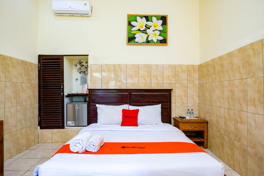 RedDoorz Superior Room