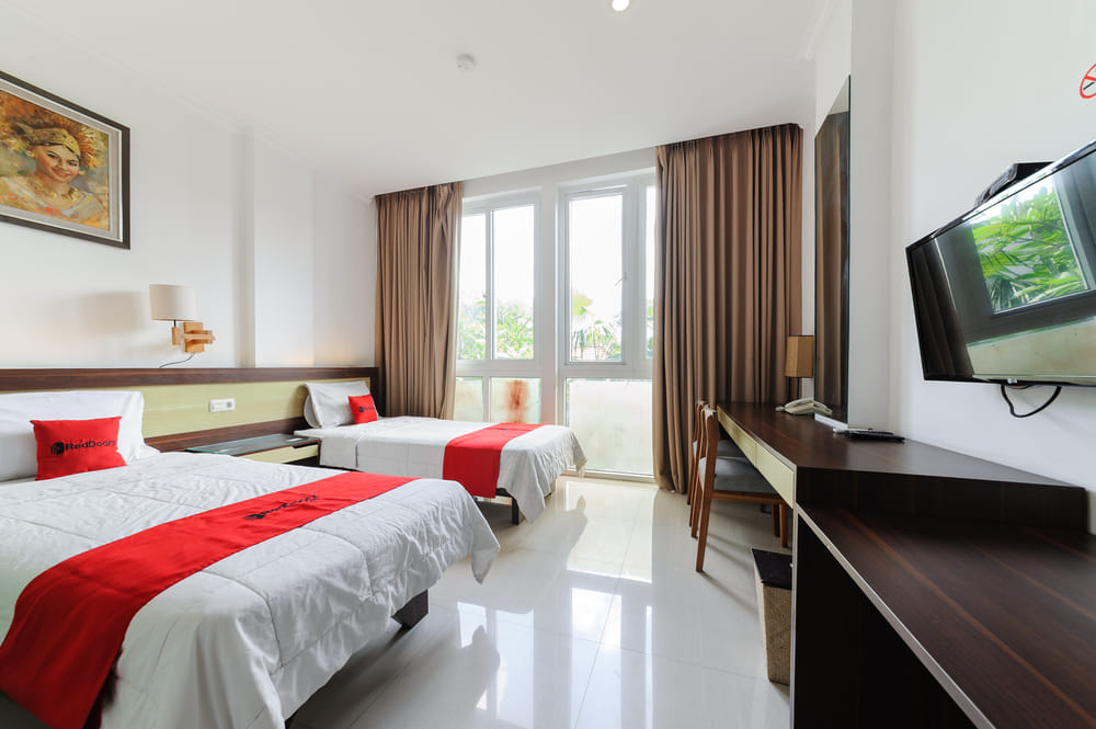RedDoorz Deluxe Twin Room