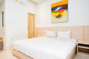 Lega Legi Town House Seminyak by The Lavana