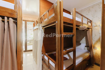 Shooting Star Hostel Kuta RedPartner (mixed dormitory)