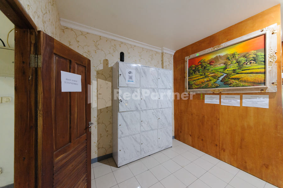 Shooting Star Hostel Kuta RedPartner (mixed dormitory)