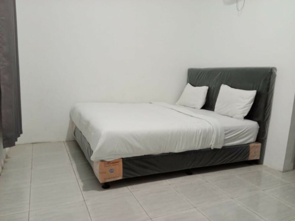 RedDoorz Room