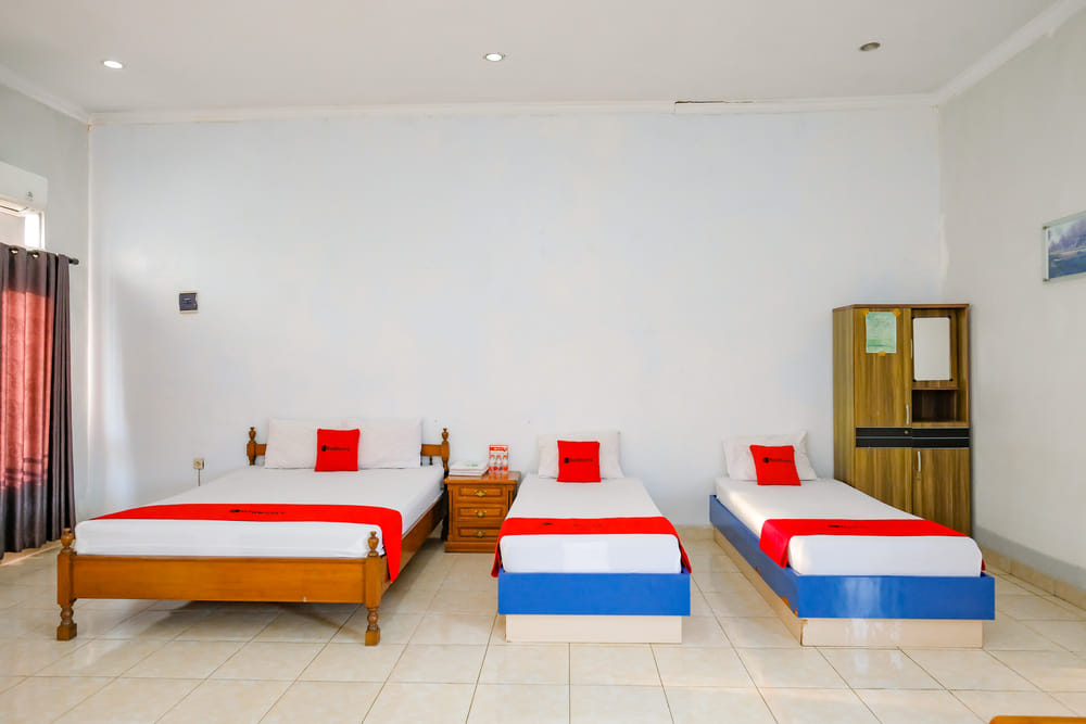 RedDoorz Family Room