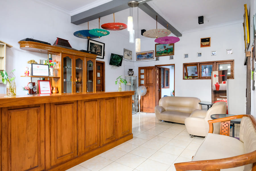 RedDoorz near Hartono Mall