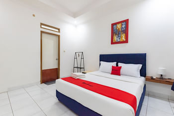 RedDoorz Plus near Universitas Maranatha Bandung 2