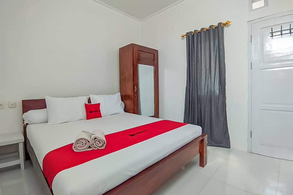 RedDoorz Standard Room with Sharing Bathroom