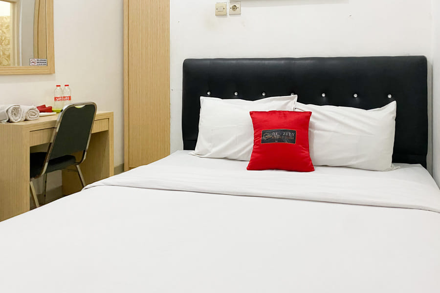 De Zity Homestay RedPartner Near Alun Alun Jember