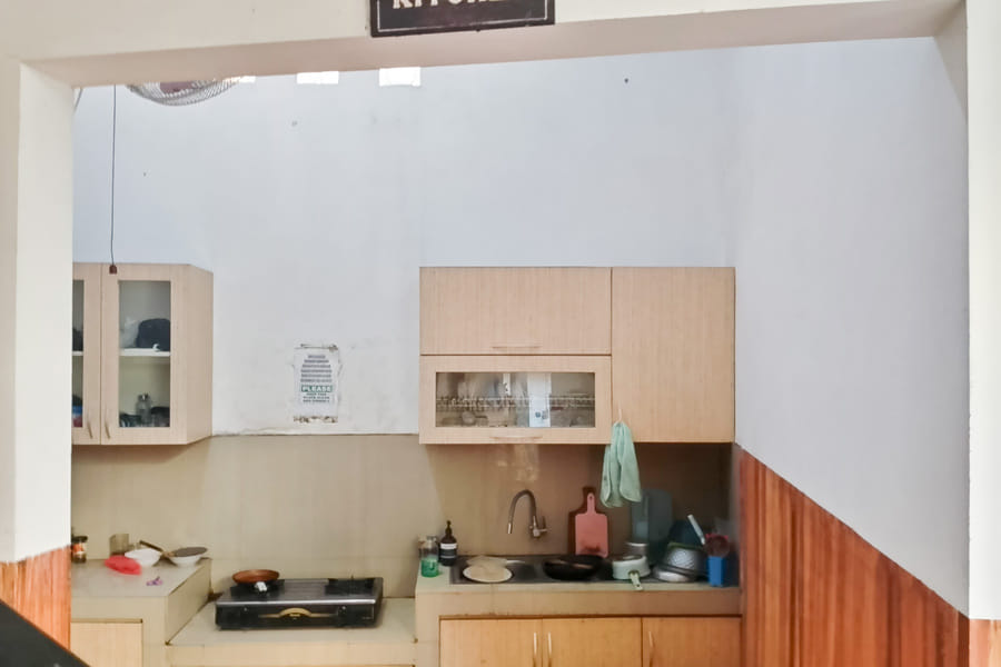 De Zity Homestay RedPartner Near Alun Alun Jember