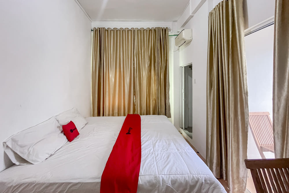 RedDoorz Room