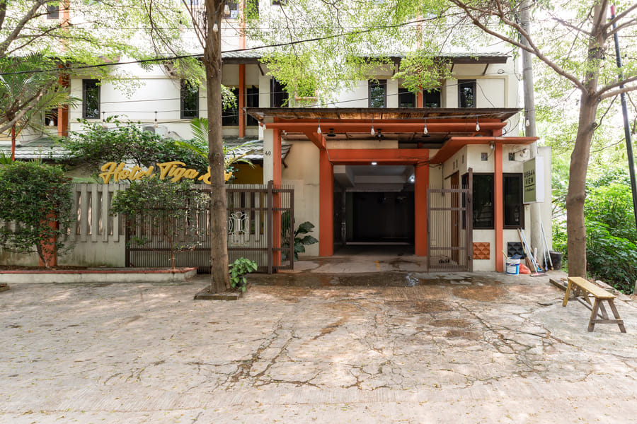 Urbanview Syariah Hotel Tiga ER near Karawang Central Plaza