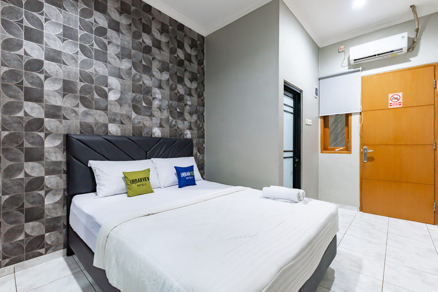 Urbanview Syariah Hotel Tiga ER near Karawang Central Plaza