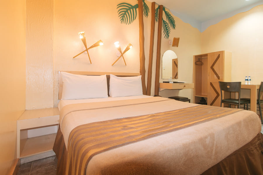 Urban Travellers Hotel by RedDoorz