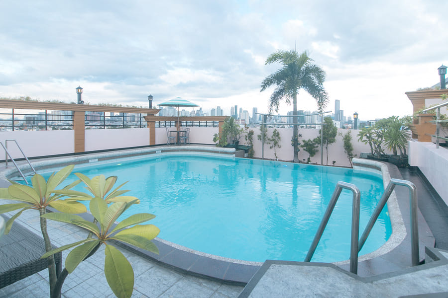 Urban Travellers Hotel by RedDoorz