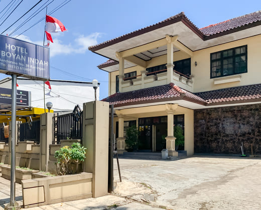 RedDoorz Syariah @ Flamboyan Indah Kuningan