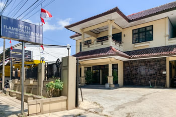 RedDoorz Syariah @ Flamboyan Indah Kuningan