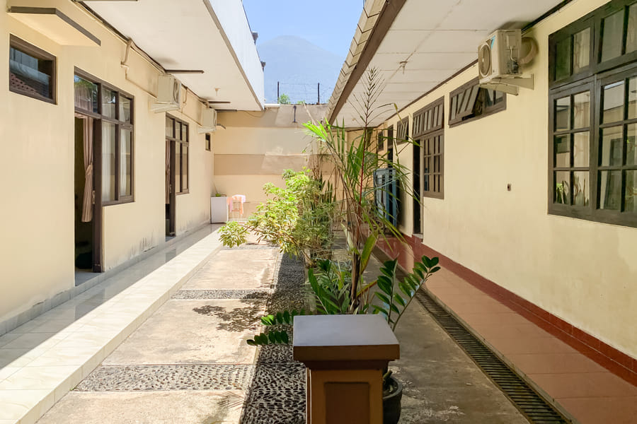 RedDoorz Syariah @ Flamboyan Indah Kuningan