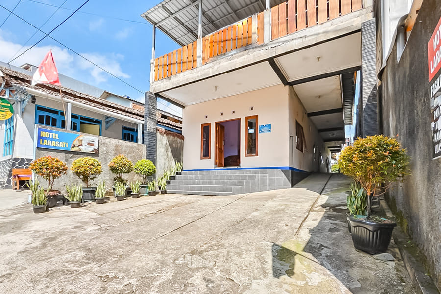 RedDoorz near Treetop Adventure Kopeng