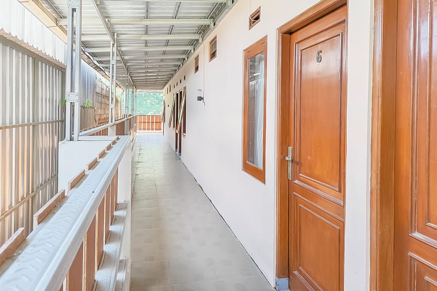 RedDoorz near Treetop Adventure Kopeng