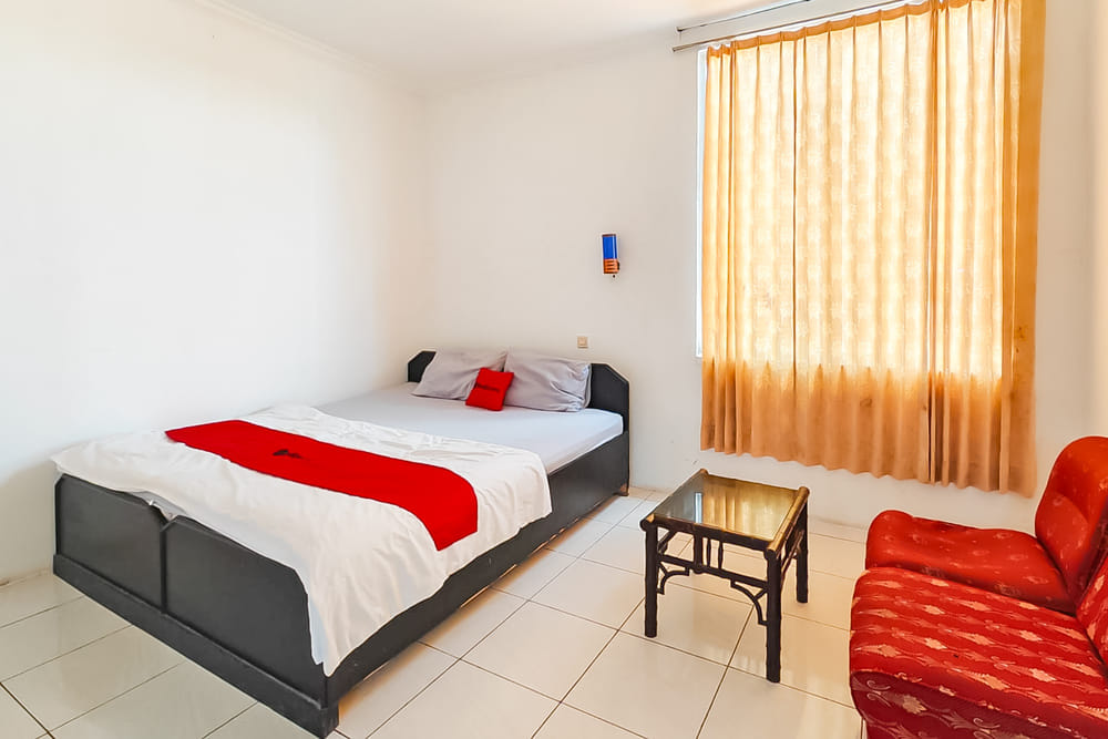 RedDoorz Room