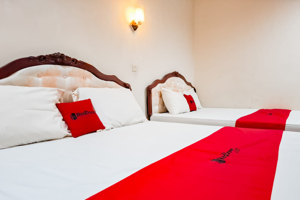 RedDoorz Superior Twin Room