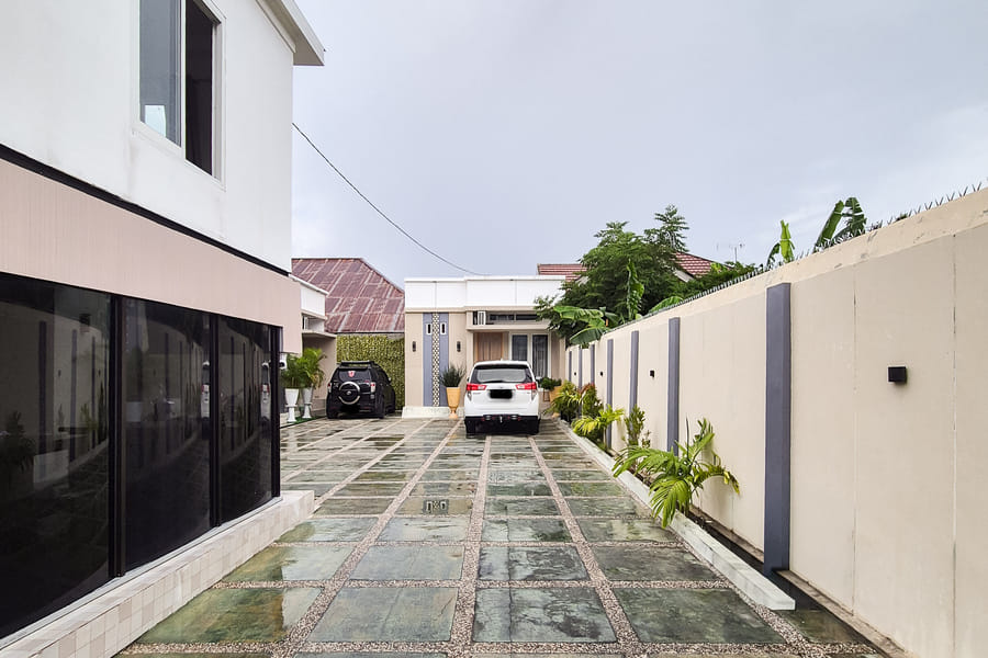 RedDoorz near Mutiara SIS Al Jufrie Airport Palu 3