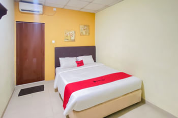 RedDoorz @ Madras Hotel Batam