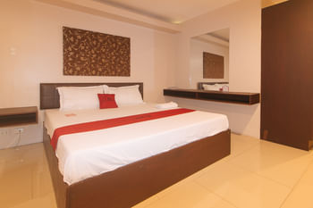 RedDoorz @ Regina Hometel J Victor