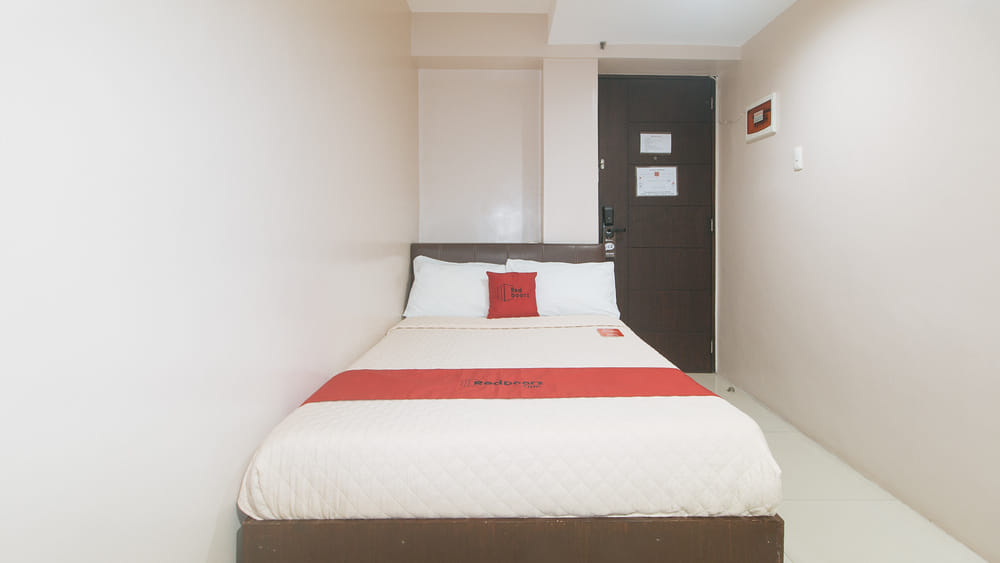 RedDoorz Deluxe Room