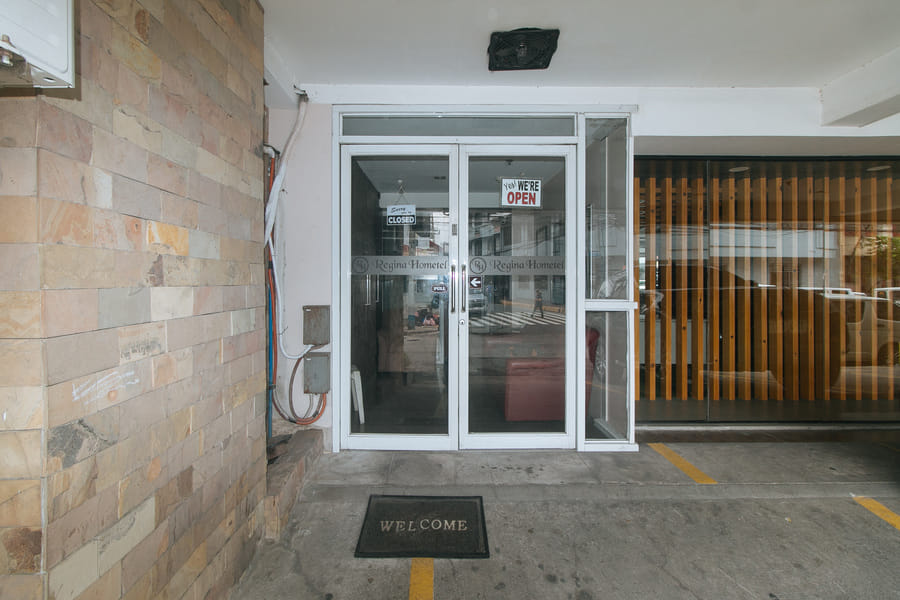 RedDoorz @ Regina Hometel J Victor