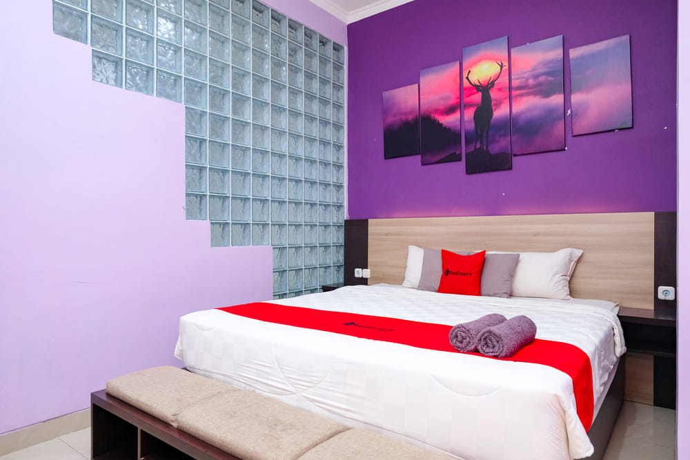 RedDoorz Deluxe Room
