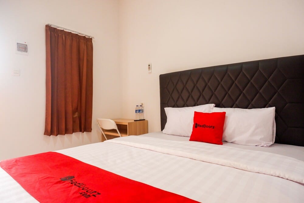 RedDoorz Superior Room