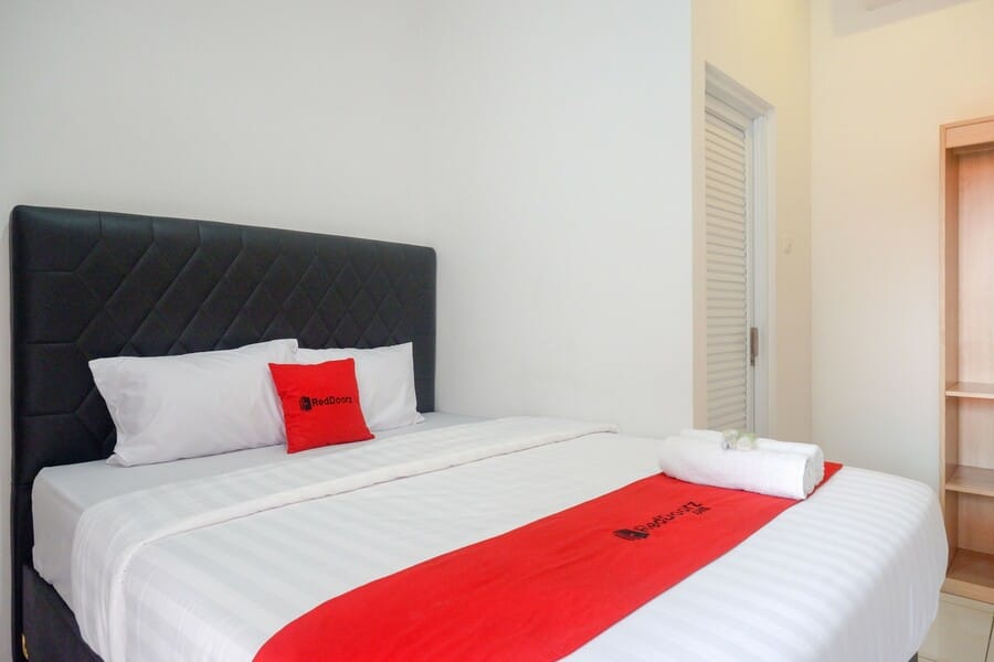 RedDoorz near Kawasan Simpang Lima Area