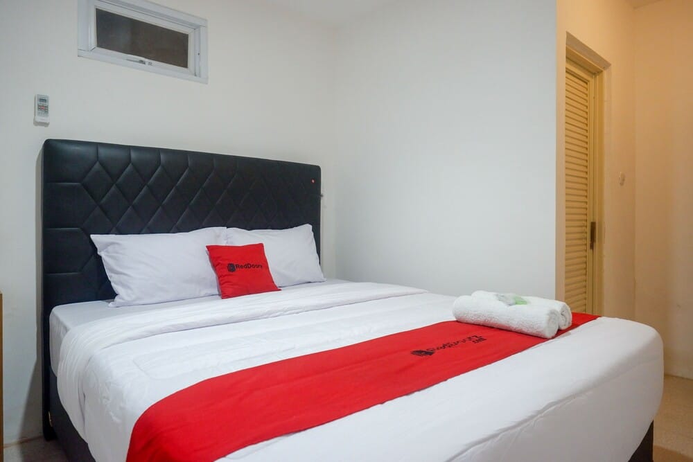 RedDoorz Deluxe Room