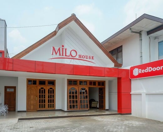 RedDoorz near Kawasan Simpang Lima Area