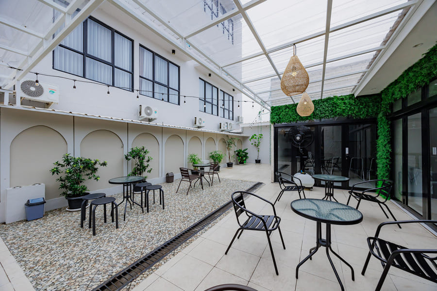 Urbanview Hotel Puri Indah