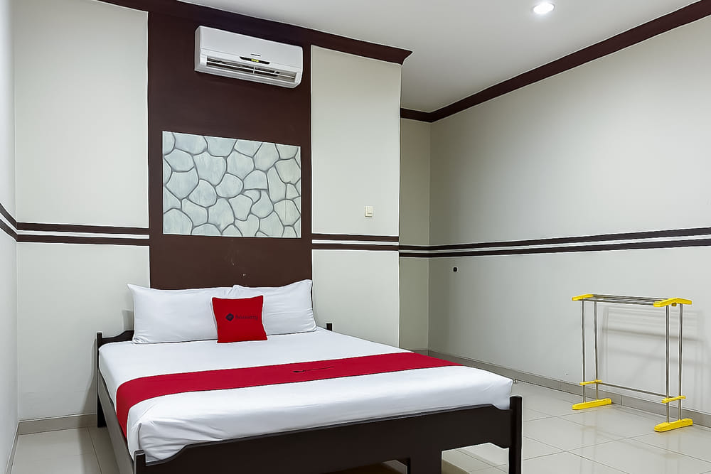 RedDoorz Deluxe Room