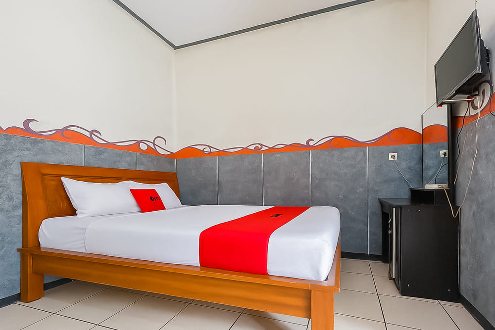 RedDoorz Superior Room