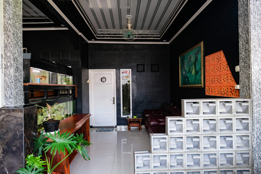 RedDoorz Syariah Near Stasiun Wates