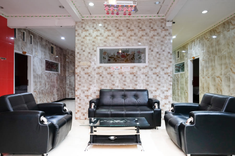 Urbanview Hotel Mawar Sharon near Alun Alun Batu