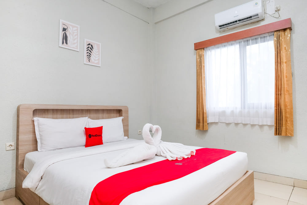 RedDoorz Room