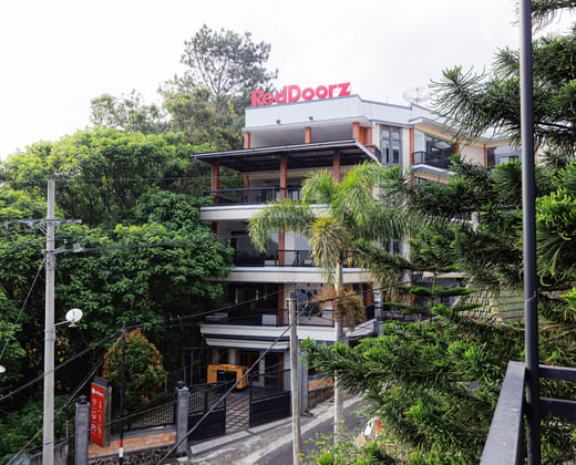 RedDoorz near Taman Rekreasi Selecta