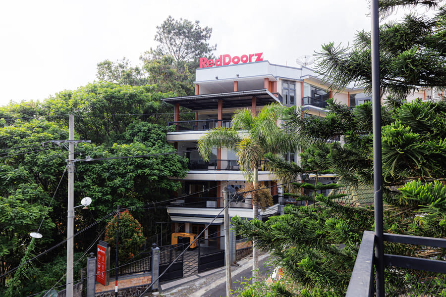 RedDoorz near Taman Rekreasi Selecta