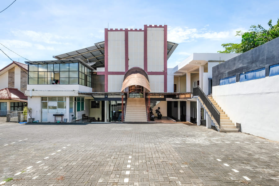 Urbanview Hotel Ling near Jawa Timur Park 2